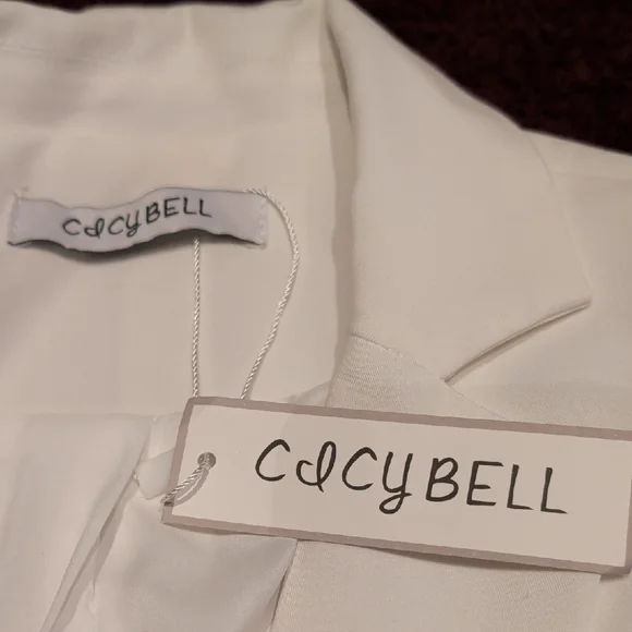 Elegant White Women's Blazer - Picture 2 of 3